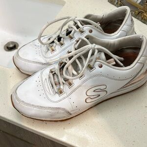 Sketchers pink and white tennis shoes size 7